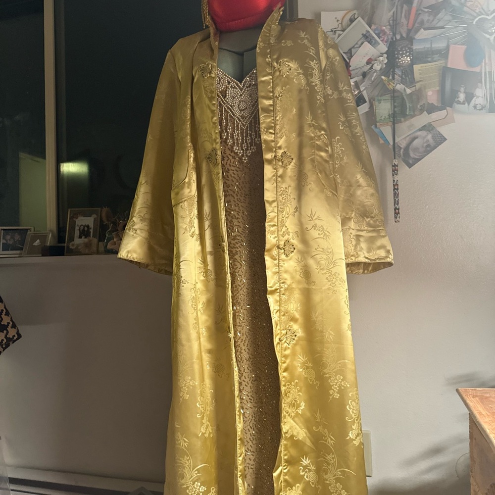 Gold kimono size 4